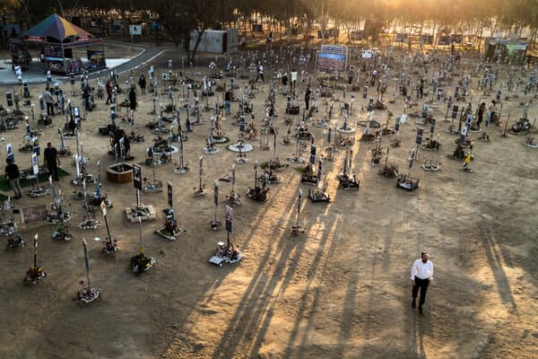 Protesters in Israel holding signs demanding an inquiry into the October 7th attacks